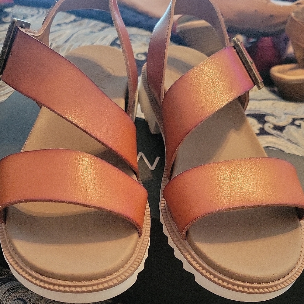 Price Drop!!! NWOT Skechers Tan Sandals with Buckle